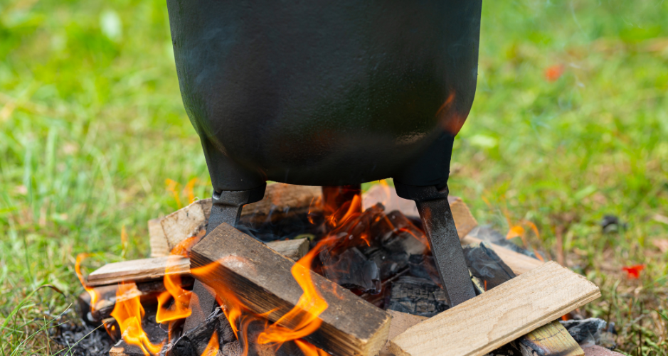 Cast Iron Pot - camping MUST HAVE