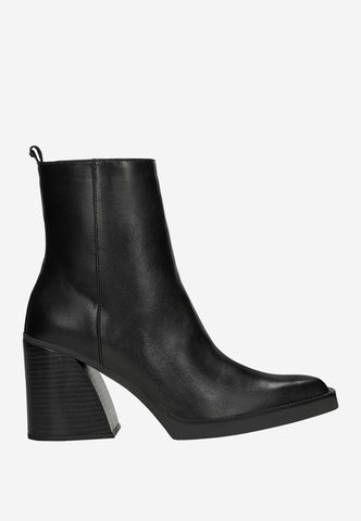 Wojas Black Leather Ankle Boots | 5532451